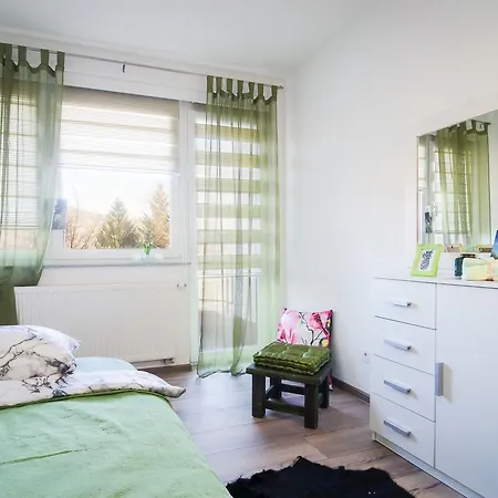 Apartman 10 *